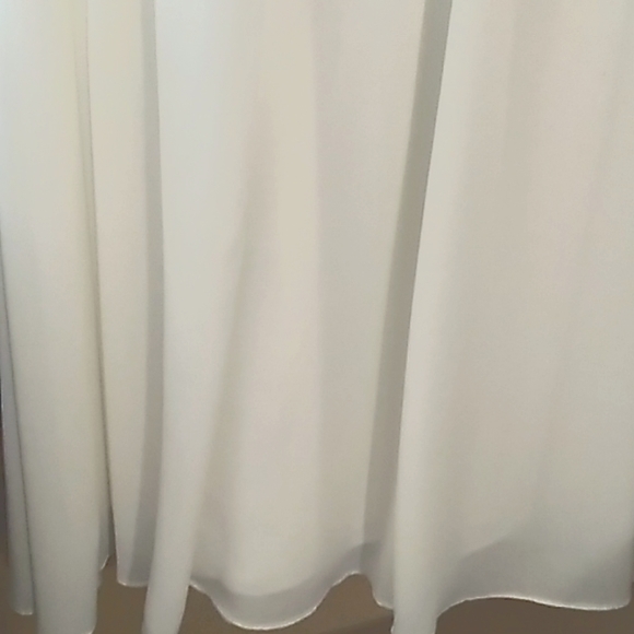 BEAUTIFUL WHITE DRESS - Picture 7 of 15